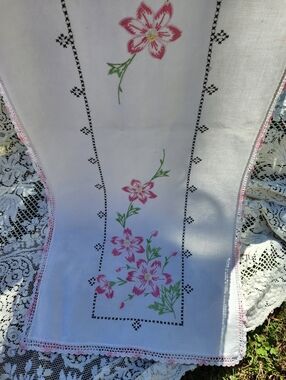 Vintage Floral Embroidered Runner with Pink Flowers
